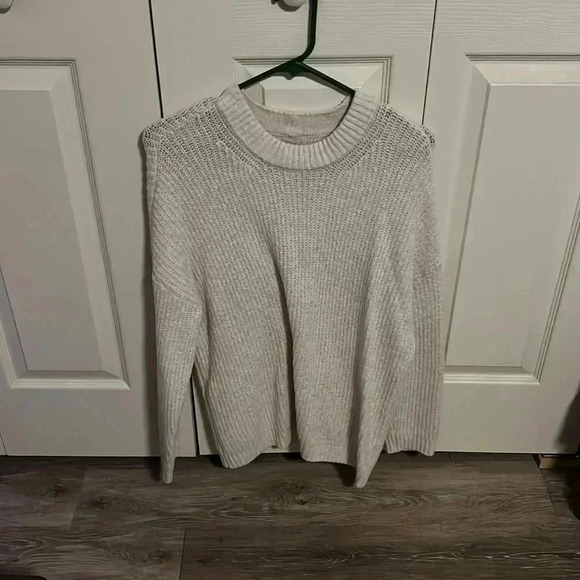 American Eagle Sweater - Picture 1 of 3